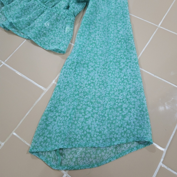 Wild Fable green sheer floral tie-front crop top. Size L - Picture 5 of 7